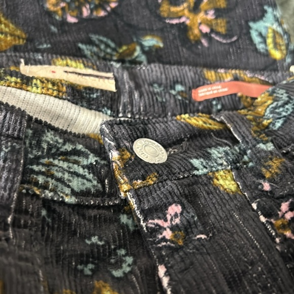NWT Anthropologie Pilcro Size 23 Icon Flare 
Corduroy Floral pant patch pockets - Picture 3 of 10